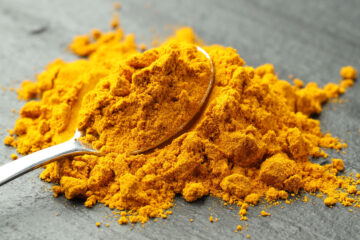 Natural turmeric powder for dye free food coloring